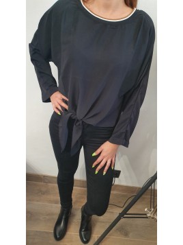 Blouse noir avec nœud en bas